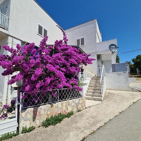 Maslenica-Bougainvillea Bagian luar foto